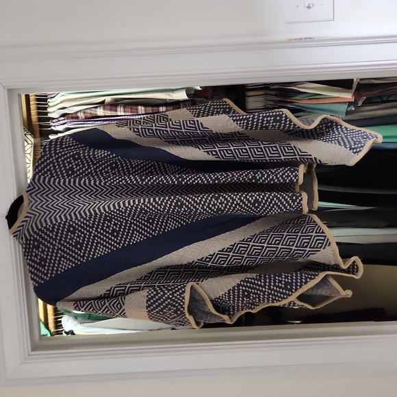 Shawl - Picture 2 of 4